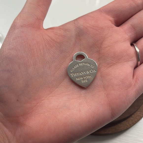 Return to Tiffany & Co pendant - Picture 2 of 3